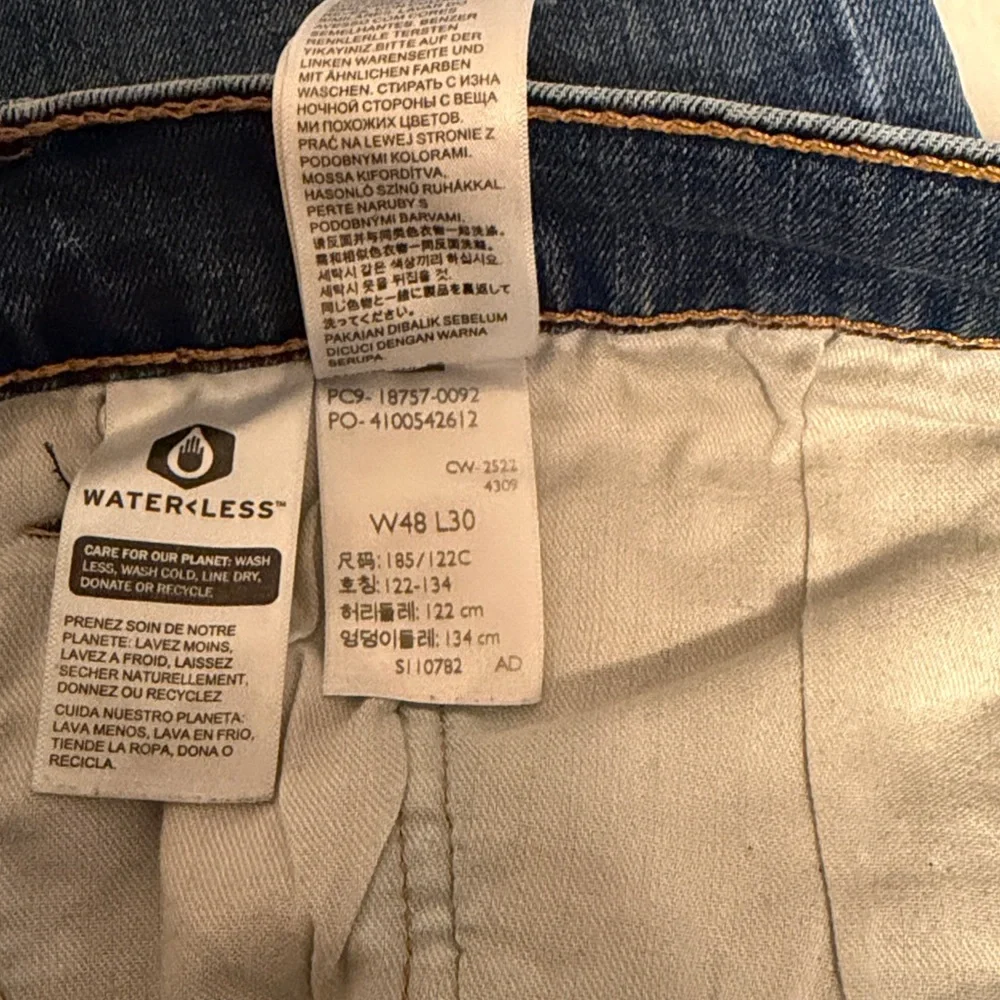 Levi 541 Men’s Jeans, size W 48 x L 30